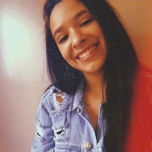 Meet your Posher, Larissa
